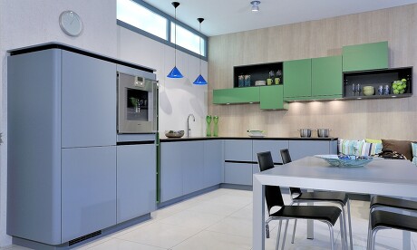 Grifflose Design-Wohnküche mit Esstisch und Sitzbank auf 15 qm. Grifflose Design-Wohnküche mit Esstisch und Sitzbank auf 15 qm.