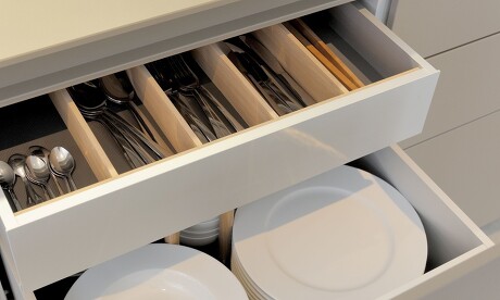 Schubladeneinsätze und -höhen gibt es in modernen Küchen für jedes Geschirrteil Schubladeneinsätze und -höhen gibt es in modernen Küchen für jedes Geschirrteil