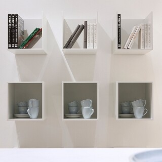 Das Würfelregal passt auch in die Küche – oben geschlossen, wenn nichts verstauben soll, oder offen für besonders große Kochbücher. Das Würfelregal passt auch in die Küche – oben geschlossen, wenn nichts verstauben soll, oder offen für besonders große Kochbücher.