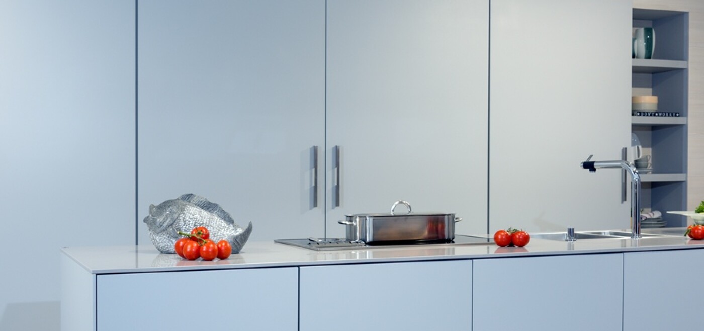 Zweizeilige Einbauküche im Stil von Objektküchen Zweizeilige Einbauküche im Stil von Objektküchen