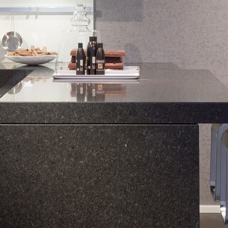 Obacht: Naturstein verträgt keine kalklösenden Reinigungsmittel wie bspw. Essig! Obacht: Naturstein verträgt keine kalklösenden Reinigungsmittel wie bspw. Essig!